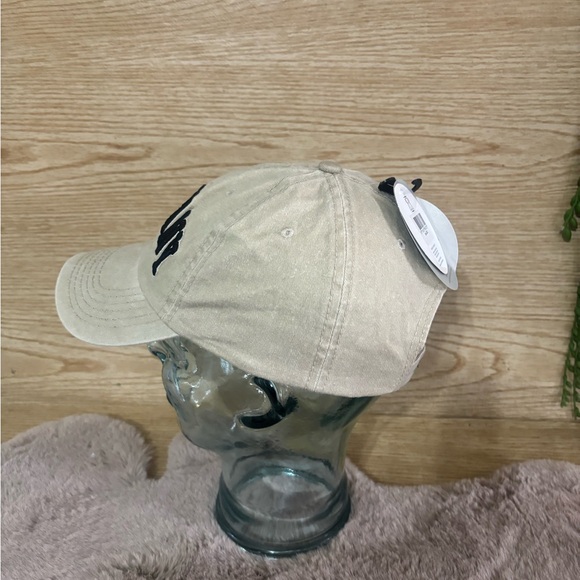 Robin Ruth - Picture 3 of 7